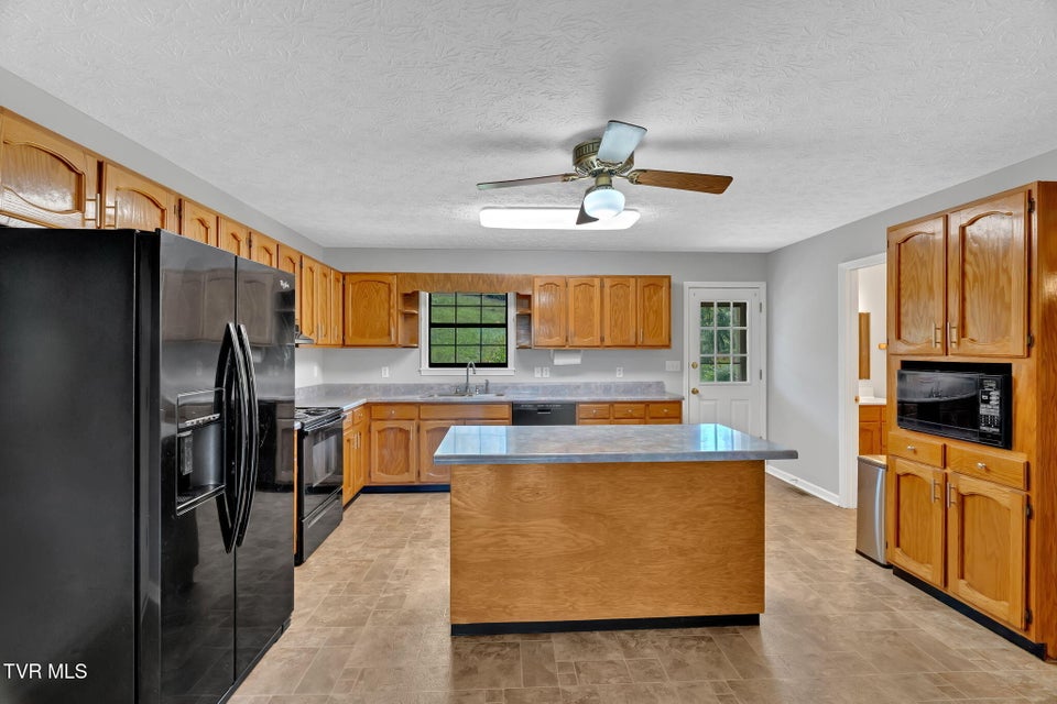 Photo #8: 887 Berry Road