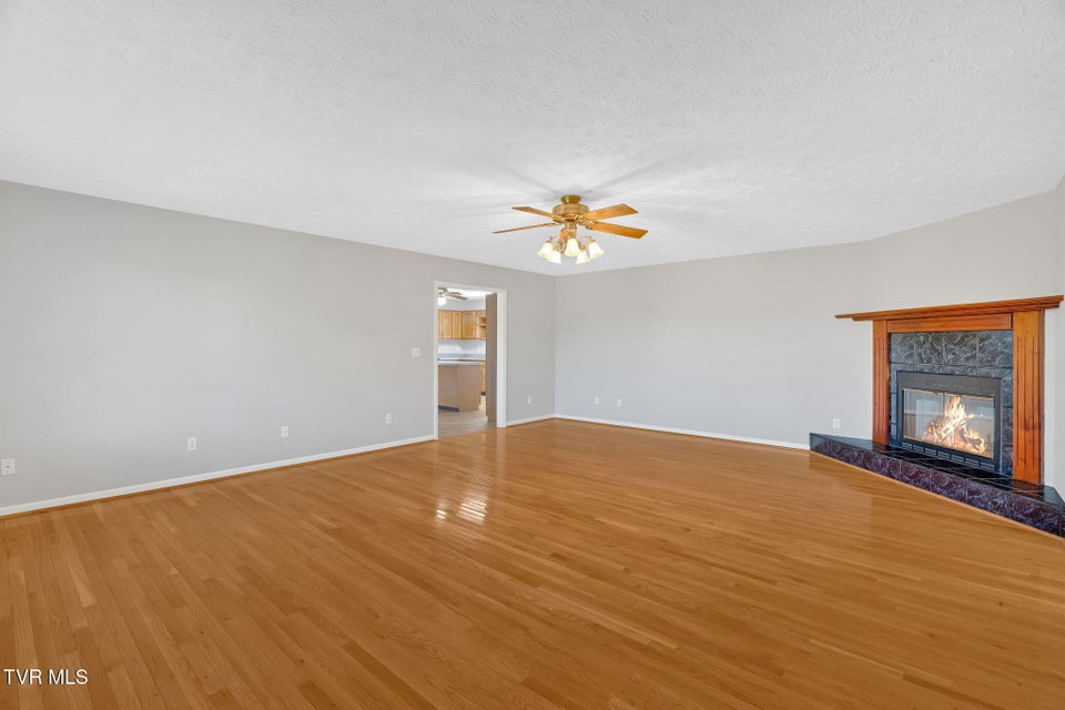 Photo #16: 887 Berry Road