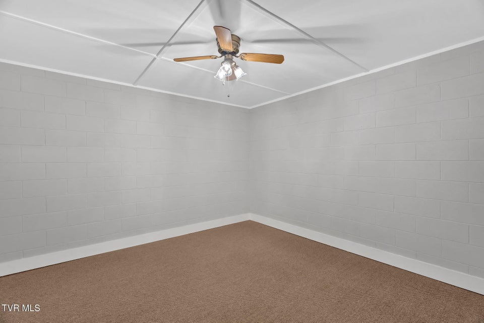 Photo #31: 887 Berry Road