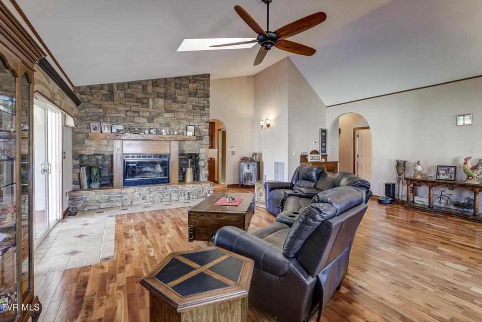 Photo #5: 8845 107 Cutoff 