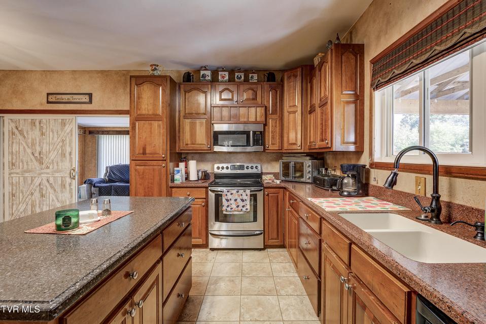 Photo #13: 8845 107 Cutoff 