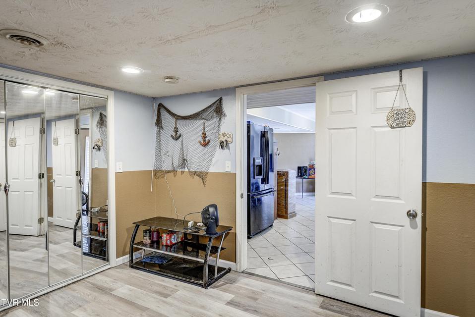 Photo #41: 8845 107 Cutoff 