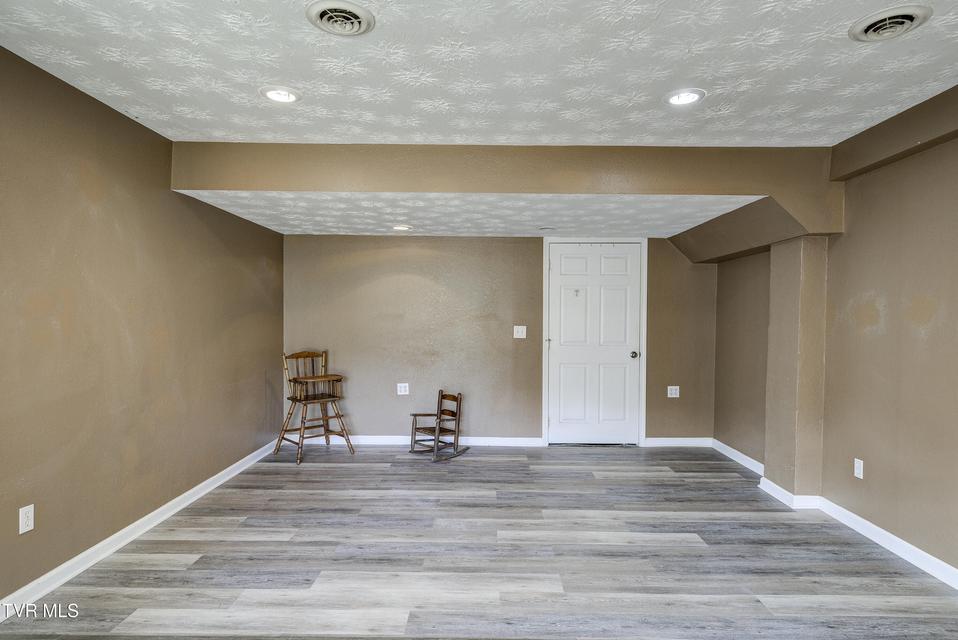 Photo #42: 8845 107 Cutoff 