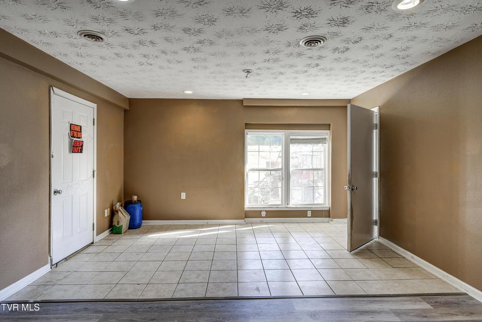 Photo #43: 8845 107 Cutoff 