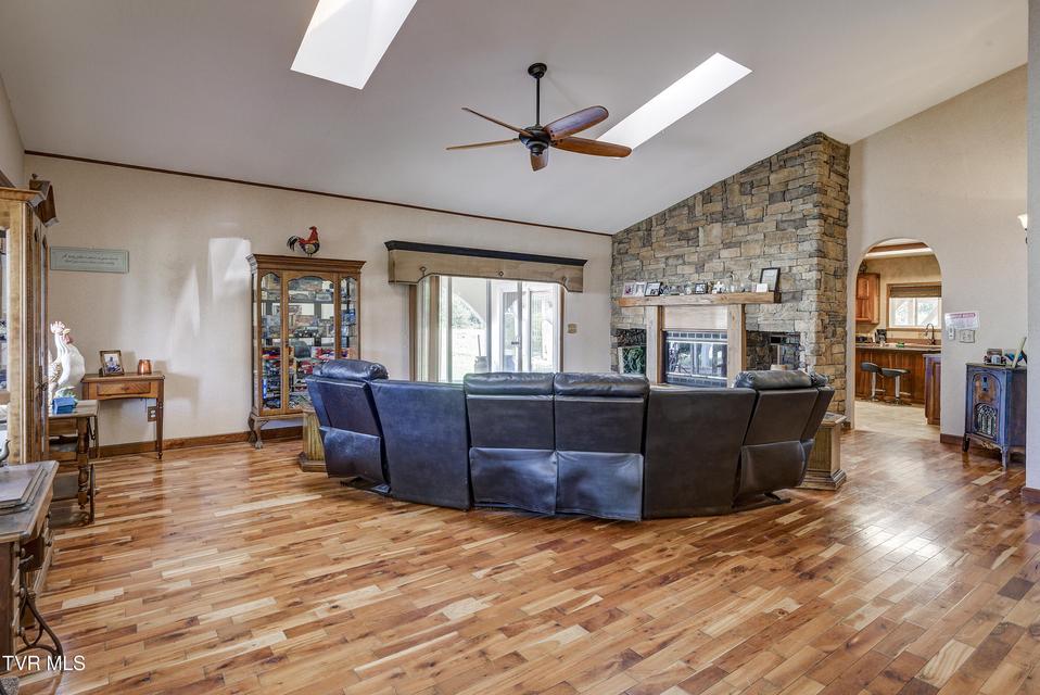 Photo #7: 8845 107 Cutoff 