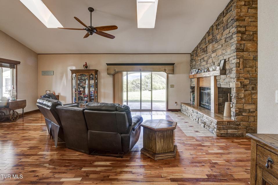 Photo #8: 8845 107 Cutoff 