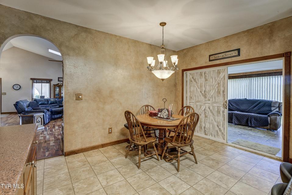 Photo #15: 8845 107 Cutoff 