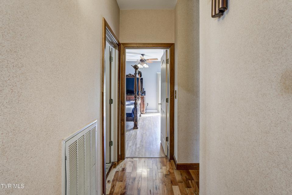 Photo #33: 8845 107 Cutoff 