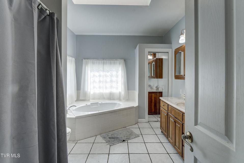 Photo #20: 8845 107 Cutoff 