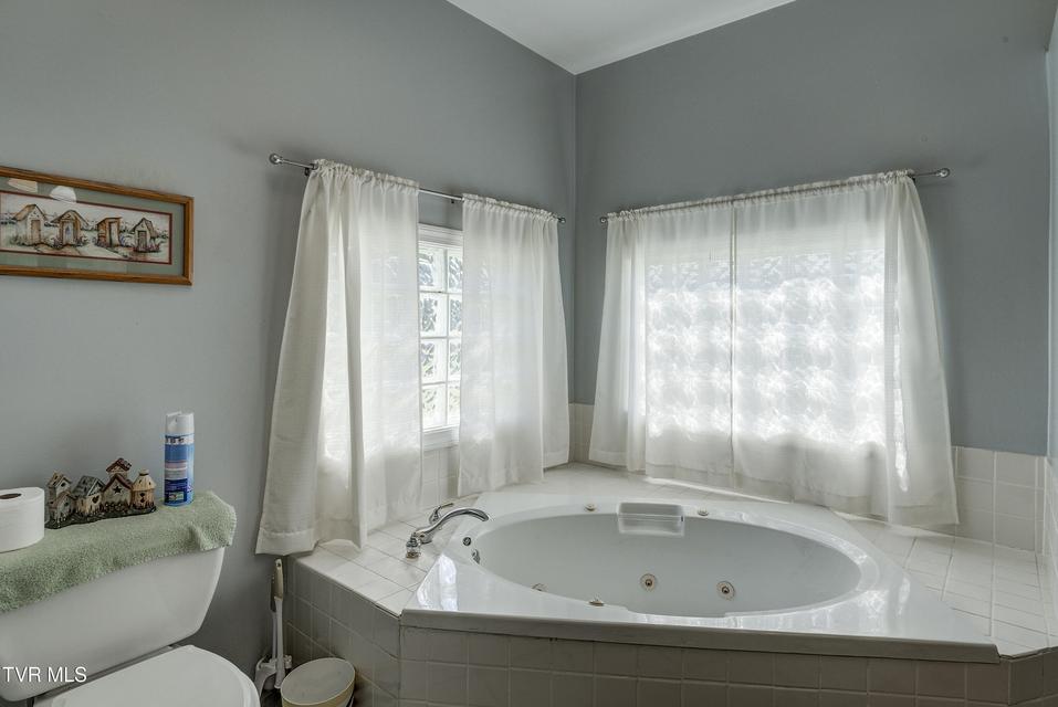 Photo #21: 8845 107 Cutoff 