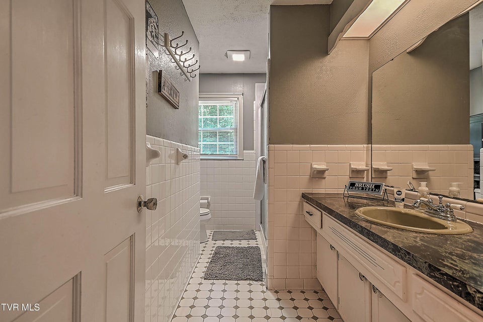 Photo #57: 104 Forest Hills Drive