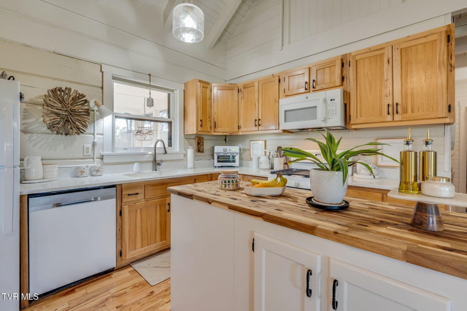 Photo #14: 320 Barren Road