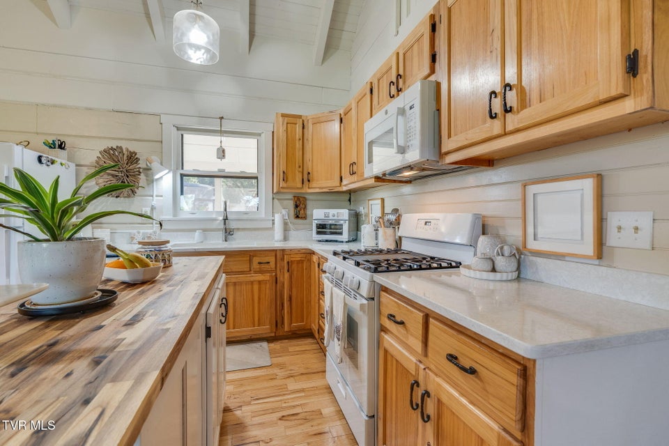 Photo #15: 320 Barren Road