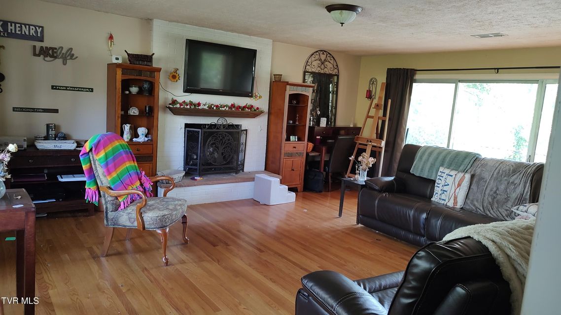 Photo #18: 3605 Hemlock Park Drive
