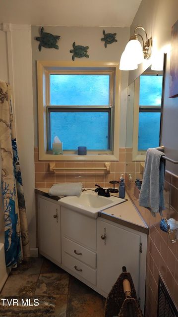 Photo #31: 3605 Hemlock Park Drive