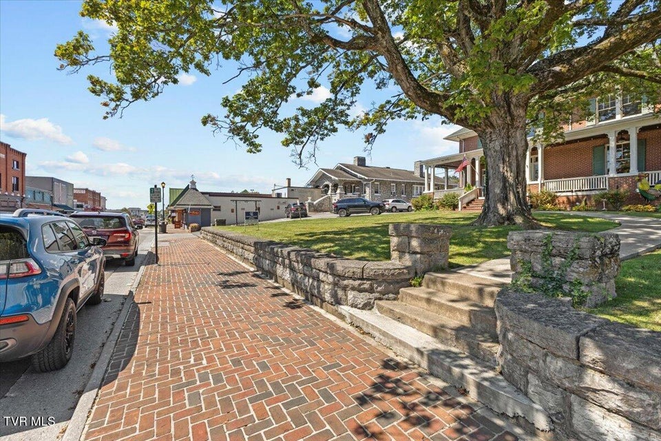 Photo #14: 231 Main Street