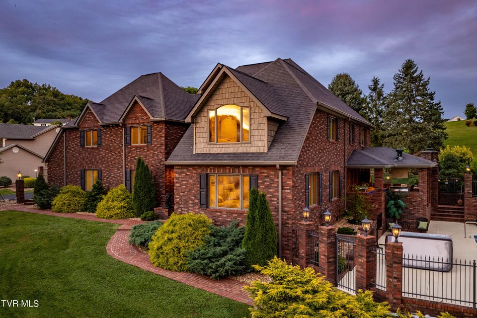 Photo #2: 194 Willow Brook Drive