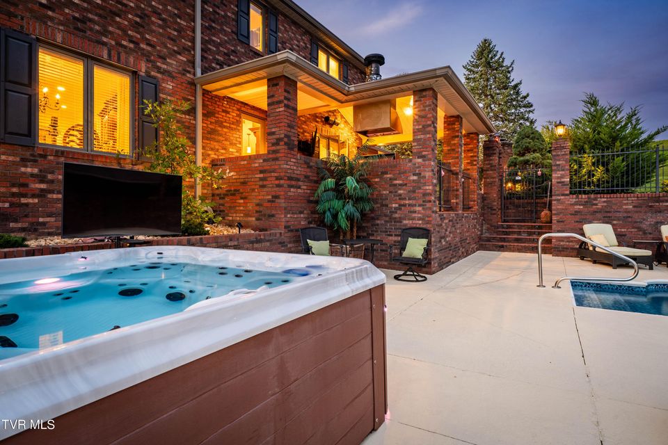 Photo #9: 194 Willow Brook Drive
