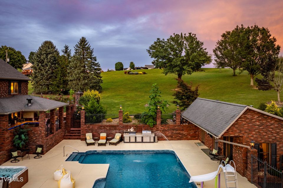 Photo #10: 194 Willow Brook Drive