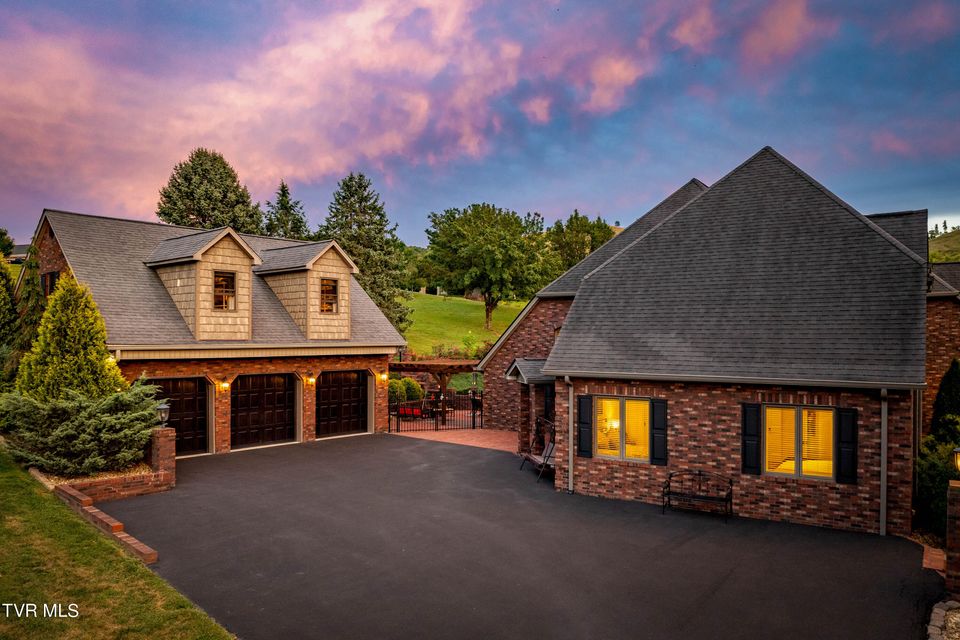 Photo #33: 194 Willow Brook Drive