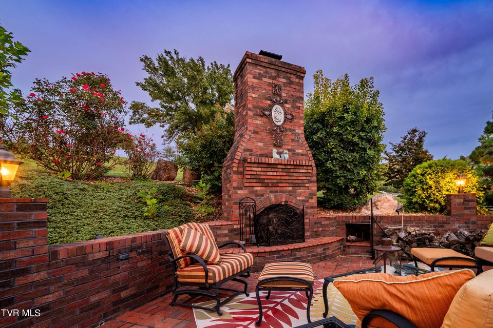 Photo #39: 194 Willow Brook Drive