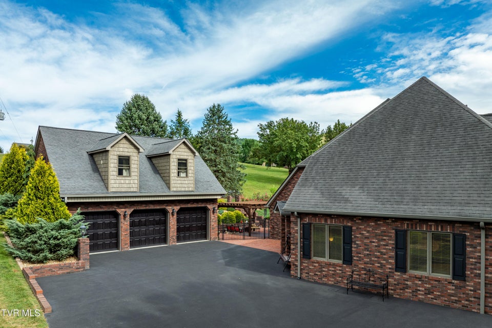 Photo #53: 194 Willow Brook Drive