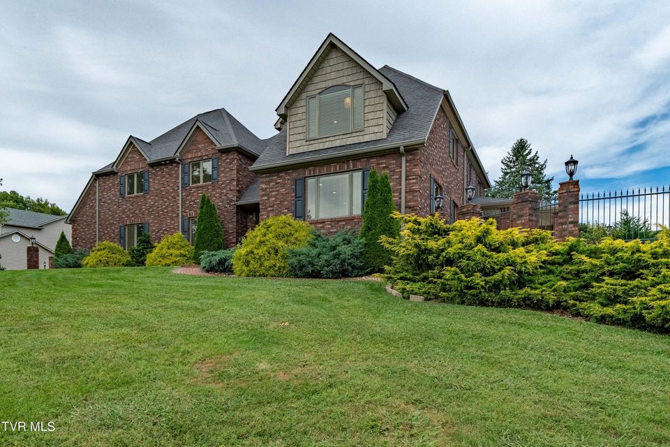 Photo #72: 194 Willow Brook Drive
