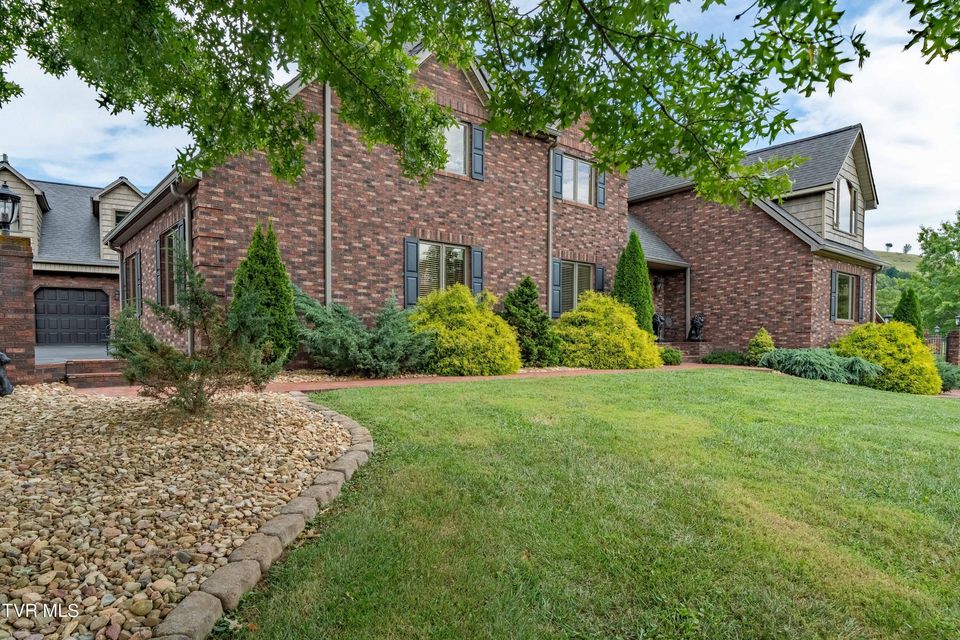 Photo #74: 194 Willow Brook Drive