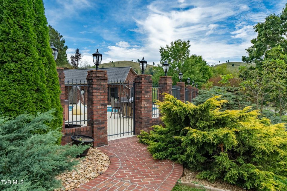 Photo #78: 194 Willow Brook Drive