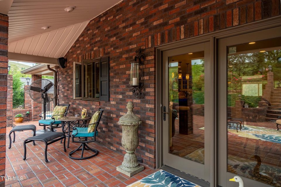 Photo #94: 194 Willow Brook Drive