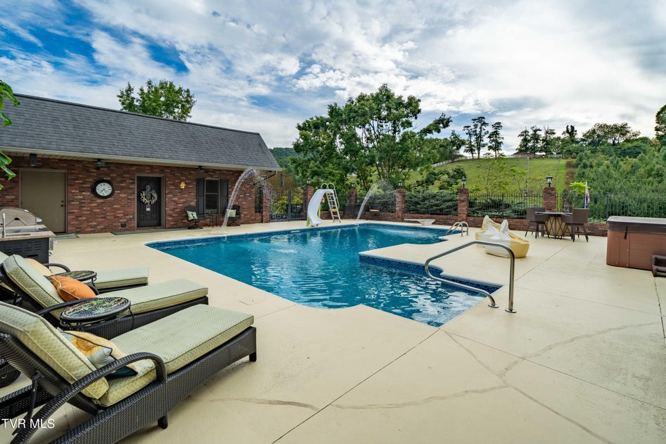 Photo #99: 194 Willow Brook Drive