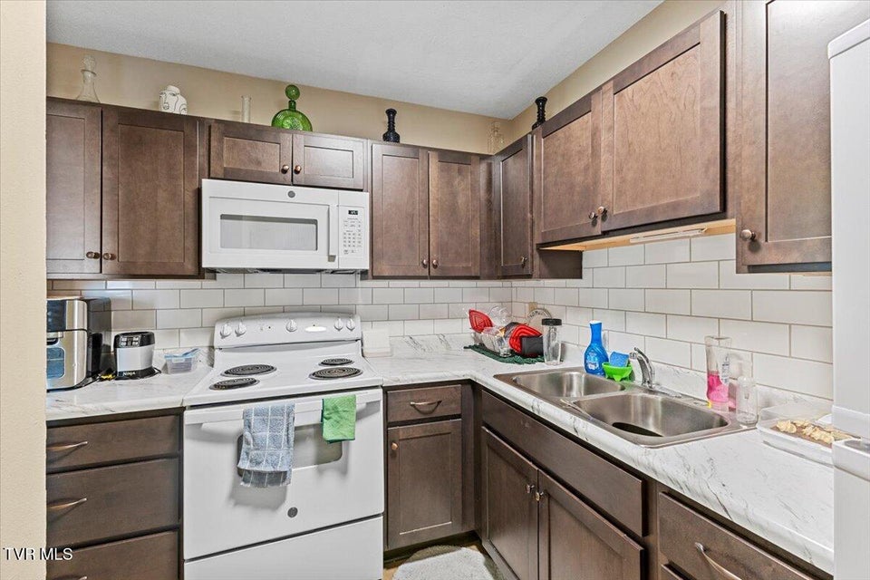 Photo #10: 420 Wheatley Street