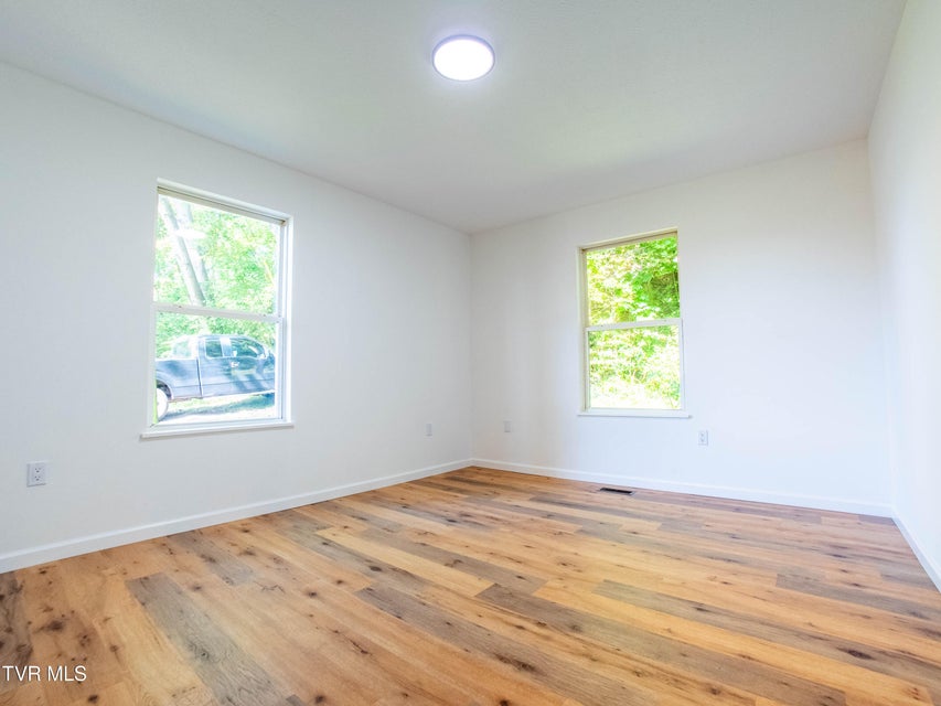 Photo #6: 410 Armstrong Street