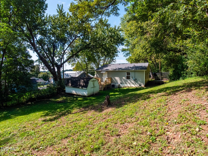Photo #16: 410 Armstrong Street