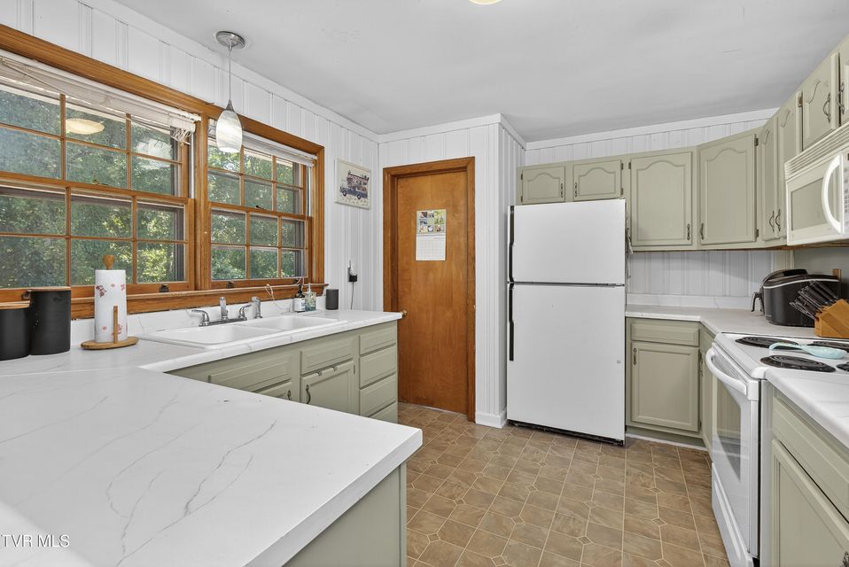 Photo #10: 1348 Highland Drive