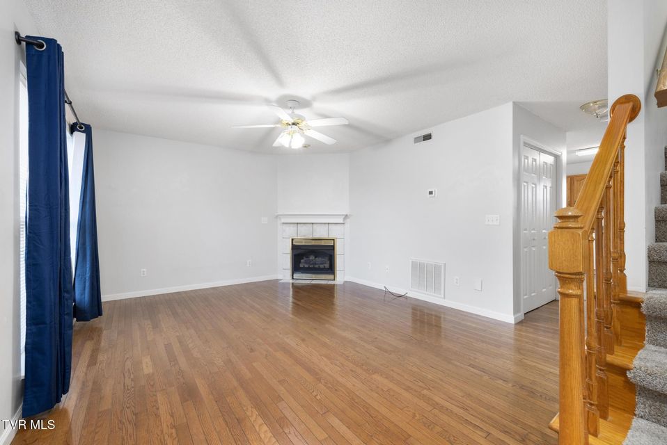 Photo #4: 3115 Walnut Street