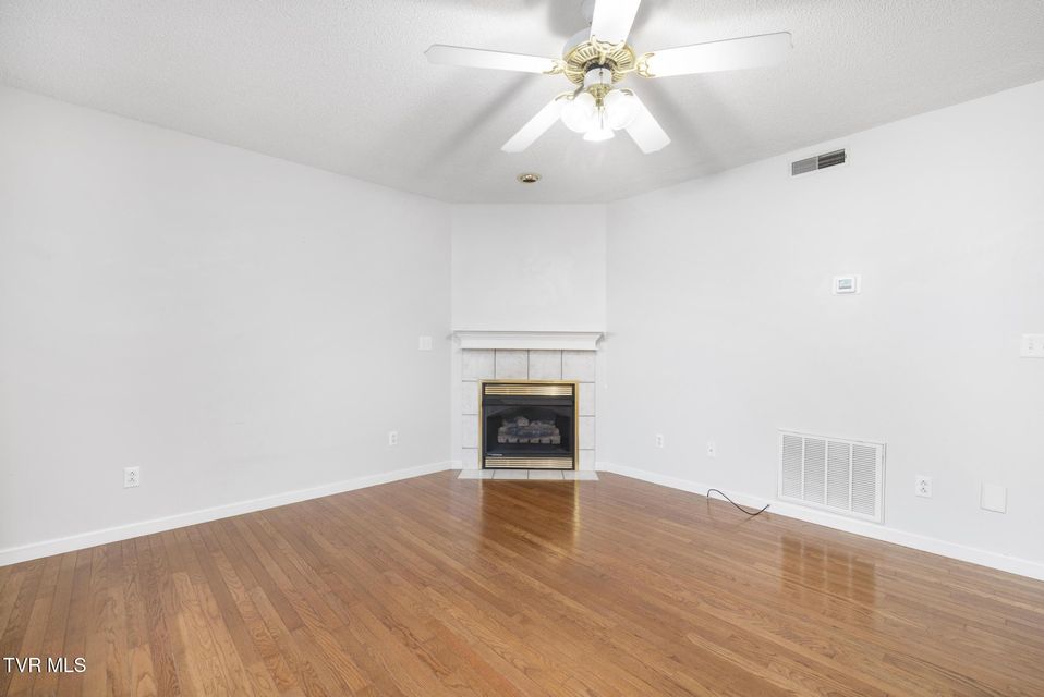 Photo #5: 3115 Walnut Street