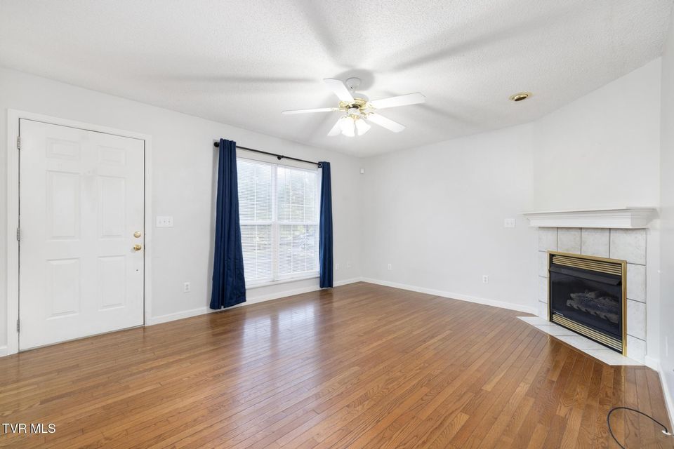 Photo #6: 3115 Walnut Street