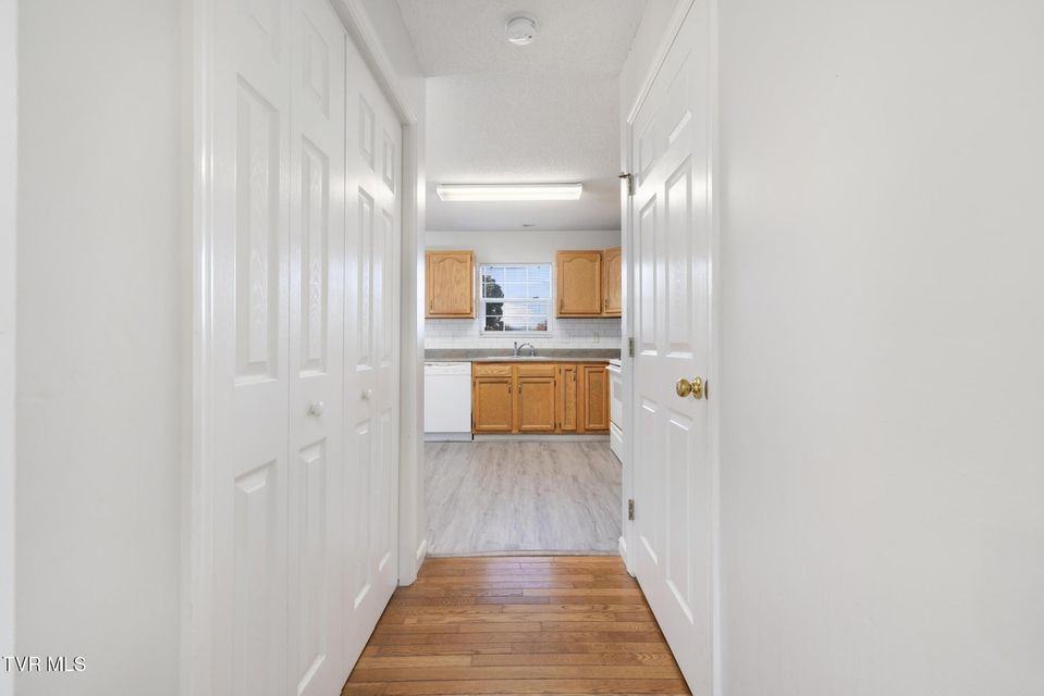 Photo #9: 3115 Walnut Street