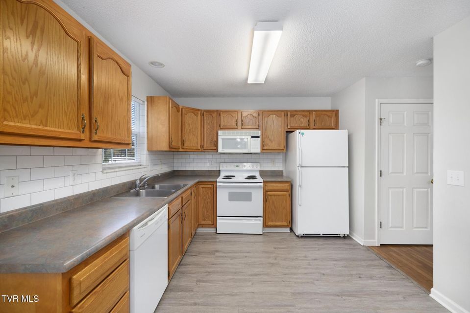 Photo #13: 3115 Walnut Street