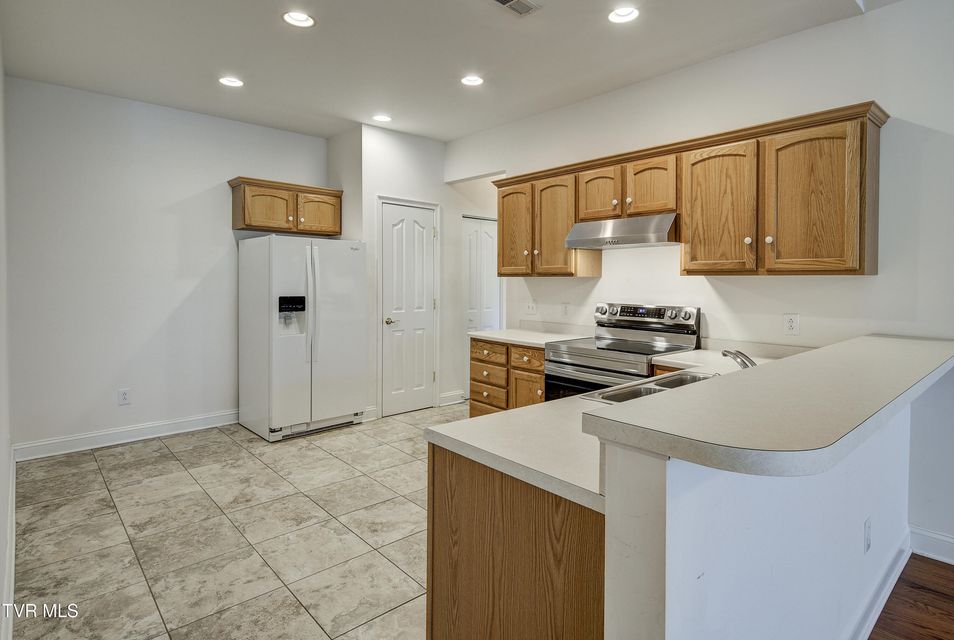 Photo #11: 231 Avonlea Place