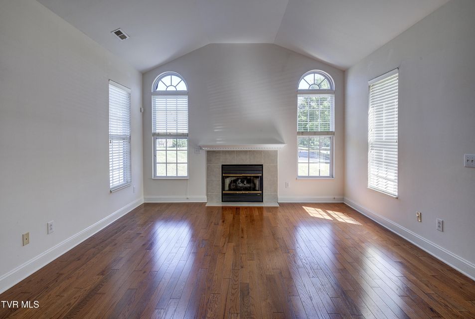 Photo #4: 231 Avonlea Place