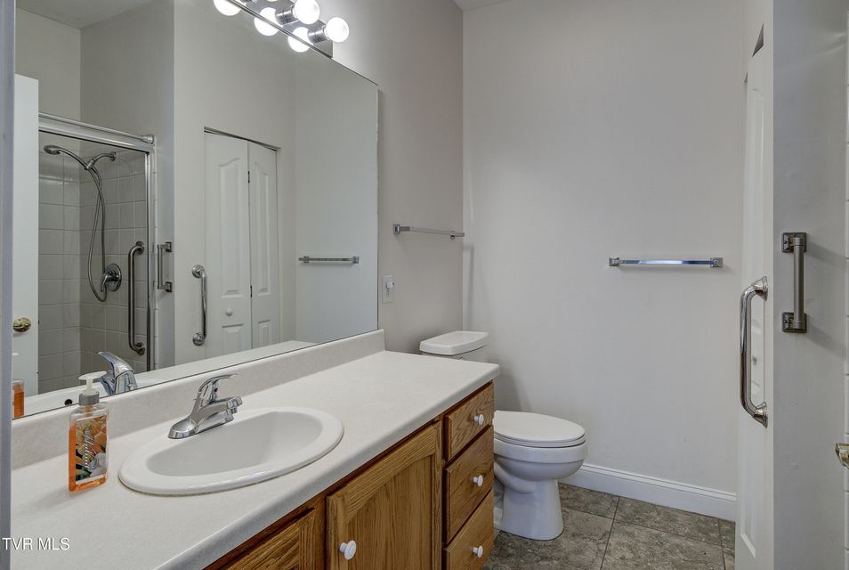 Photo #16: 231 Avonlea Place