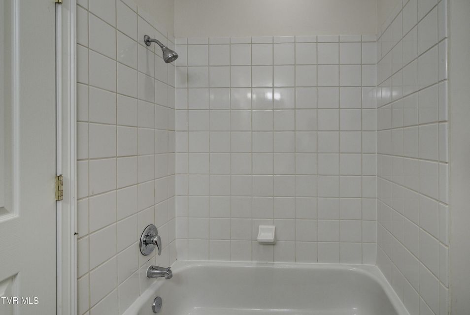 Photo #23: 231 Avonlea Place