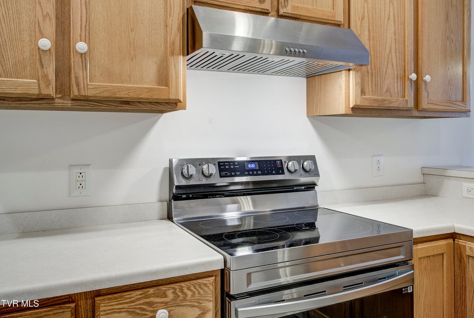 Photo #10: 231 Avonlea Place