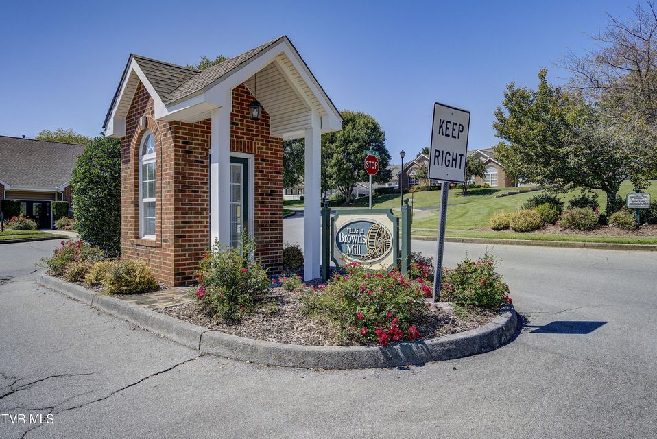 Photo #31: 231 Avonlea Place