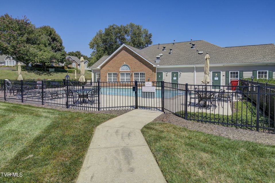 Photo #37: 231 Avonlea Place