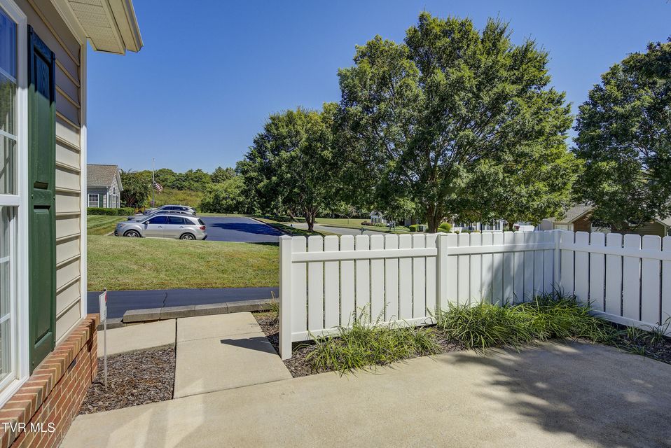 Photo #42: 231 Avonlea Place