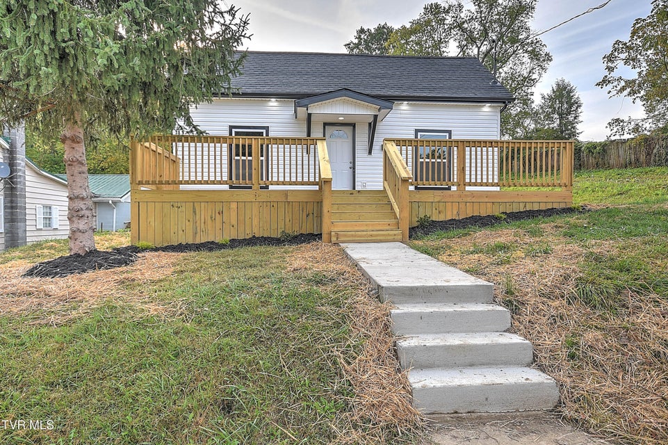 Photo #4: 723 Portsmouth Avenue