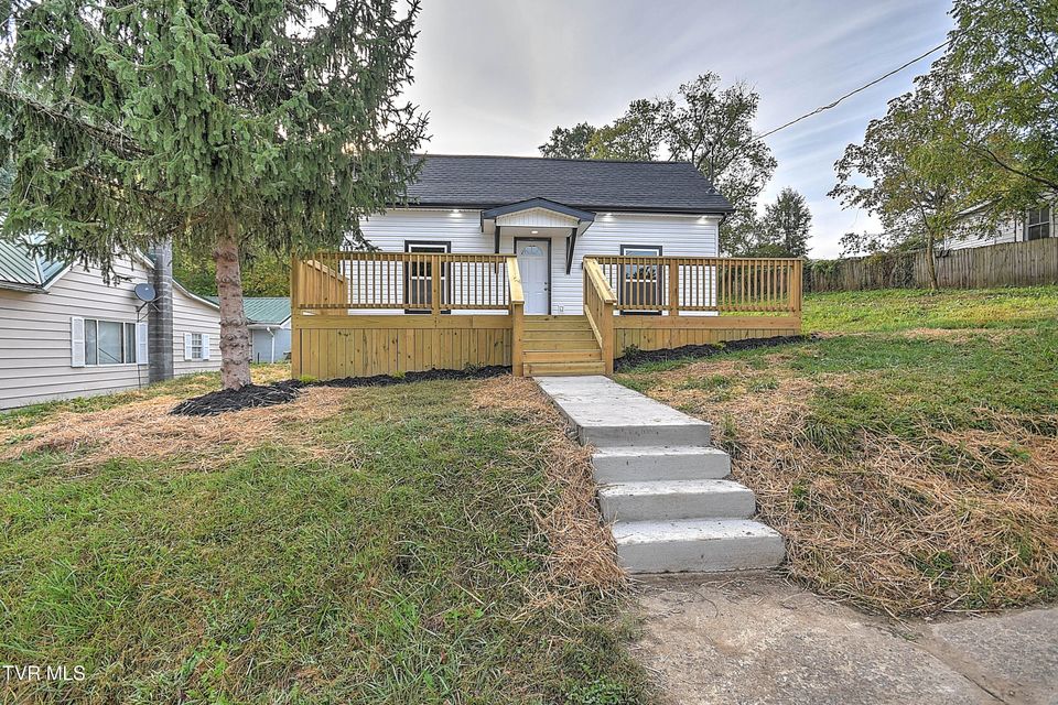 Photo #5: 723 Portsmouth Avenue